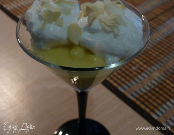 Раскладываем десерт по креманкам, посыпаем миндальной стружкой, можно еще полить карамелью по желанию. Еще можно украсить фруктами и вообще проявить фантазию. bon appetit!