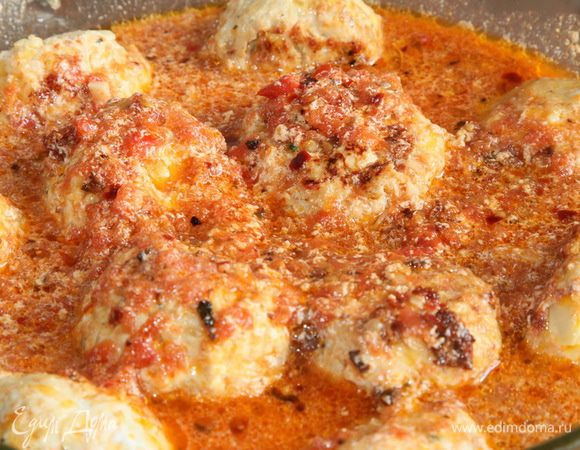 Этим соусом залила тефтельки и отправила в духовку, разогретую до 160 градусов. Вместе с тефтельками духовку прогрела до 250 градусов и готовила еще 40 минут. После этого выключила духовку и оставила тефтельки в ней до остывания, но это необязательно!