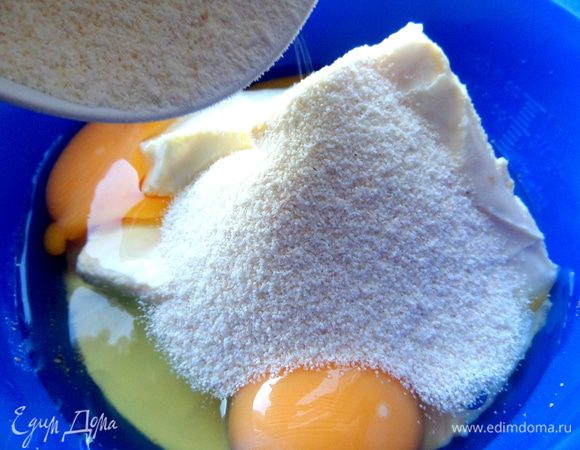 Всыпать манку.