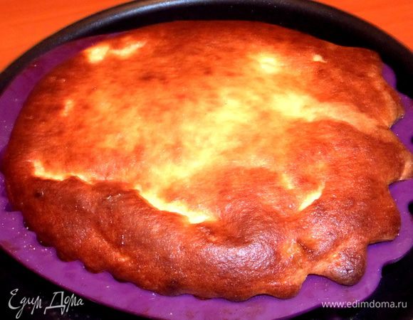 Выпекаем полчаса при 180*. Сначала сильно поднимется,но потом опустится,так и должно быть.