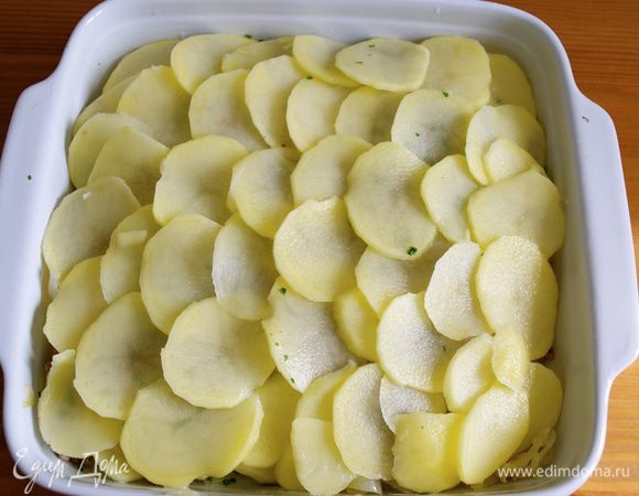 Последний слой - картофель.