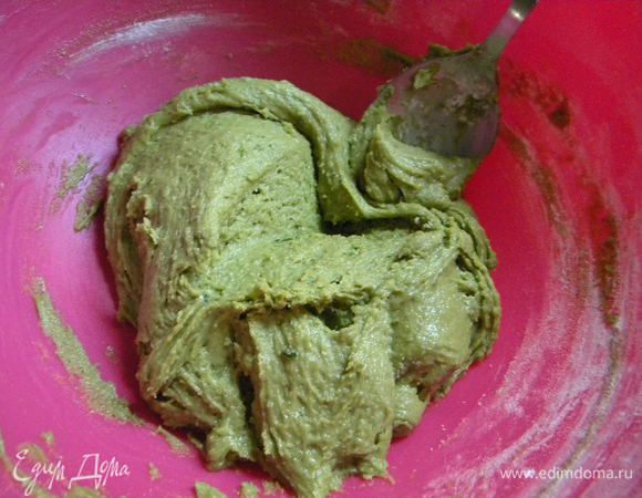 Потом яйцо и опять перемешиваем.