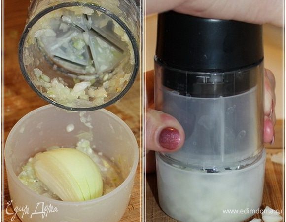 Работает он просто. Закладываем кусочки внутрь и шлепаем себе по пимпочке. Несильно.