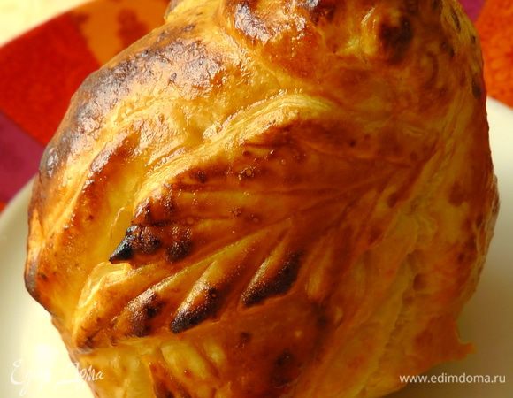 4. Покрываем взбитым желтком и в разогретую духовку 180 г /35мин.