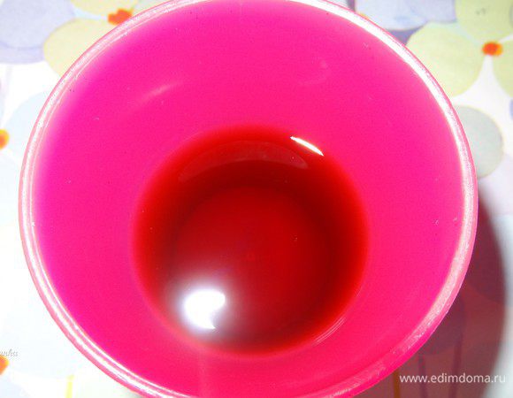 Заливаем 1/2 ст. сухого белого вина.