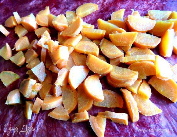 Нарезать полукругами.