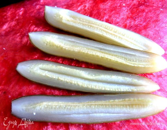 Ну куда ж без огурчика))))