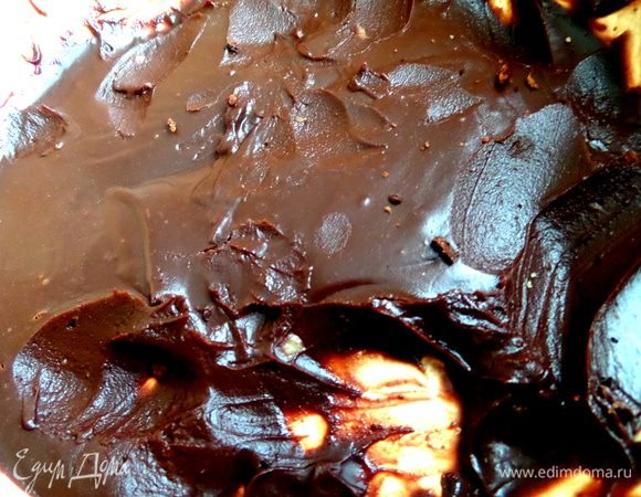 Вот столько ганаша осталось и он застыл в холодильнике в кремообразную массу.