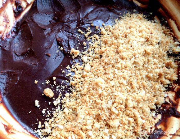 Высыпаем к нему крошку...