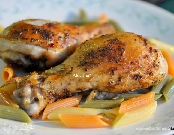 Готовые ножки достанем из духовки, дадим постоять 10 мин и подаем к столу с гарниром. Приятного аппетита.