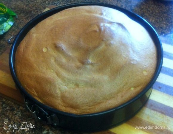 Выпекать пирог 30 мин при t 140.  По истечении времени пирог не доставать из духовки, а дать ему охладиться при приоткрытом духовом шкафу.