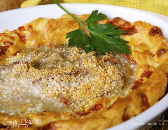 Подавать пирог в теплом виде! ))) С начинкой можно варьировать... Вместо ветчины можно использовать овощи, мясо цыпленка, морепродукты...  