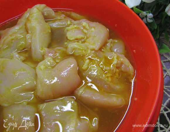 Подготовленное филе залить маринадом. Оставить мариноваться на 1 час.