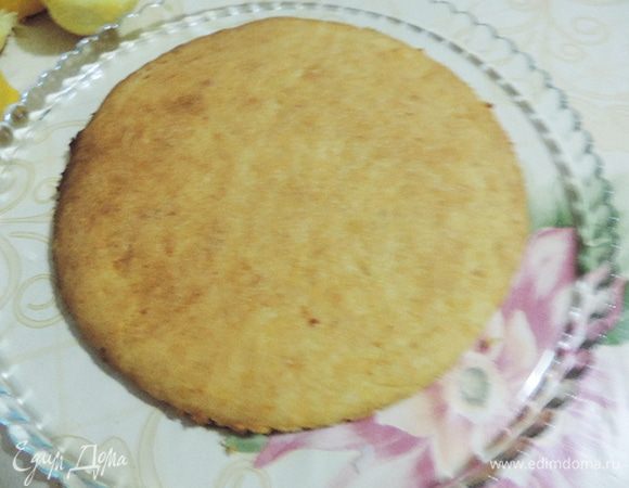 Выпекаем корж-основу в разогретой до 180 градусов духовке 10-15 минут до красивого золотистого цвета.  