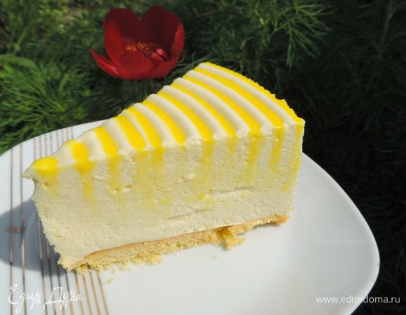 А вот и разрез крупным планом. Видно, что жидкая помадка немного испачкала срез торта. Но вкус от этого ничуть не пострадал.
Приятного аппетита! Наслаждайтесь замечательным вкусом удивительного торта-десерта!!!