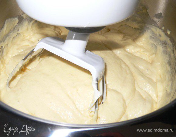 Перемешиваем. Тесто заметно осядет, так и должно быть. 