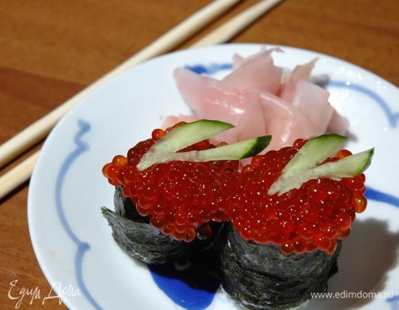 Подавать с соевым соусом и маринованным имбирем.