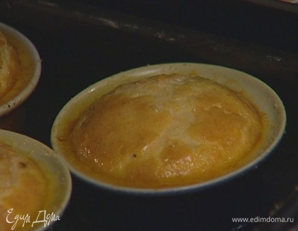 Выпекать в разогретой духовке 25—30 минут.