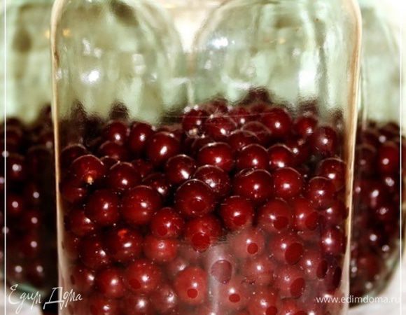 А это «пополамовка». Получится «мужской» вариант. Не очень крепкая, но градусов около тридцати точно выйдет.