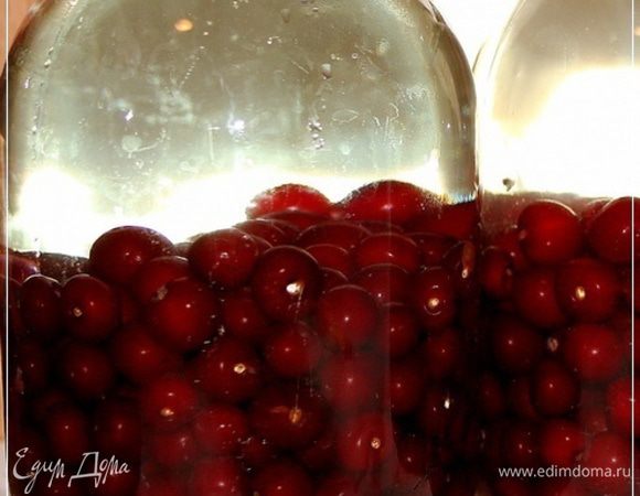 А это уже «пополамовка». Т.е. ягодков поменьше, а горючего поболе. И результат будет немного покрепче, повторюсь. Пожестче. Хотя вкуса отменного.