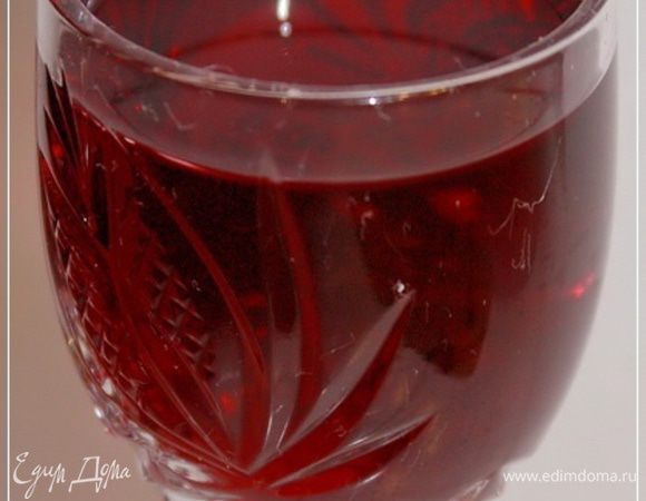 И вот ОНО!!! «Пополамовка». Так оно и вышло, как говорил. По ощущениям – градусов в районе тридцати. Но нежно кисловатого вкуса. С небольшой сладкой ноткой. Знаете, как будто вишенку не совсем созревшую в качестве закуски употребили. И никакого водочного вкуса. С цветом тоже  понятно. Вишнево – ненасыщенный, так сказать.