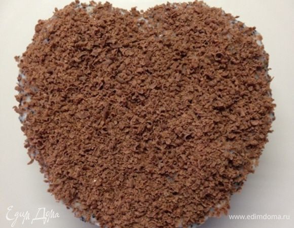 Сверху посыпаем шоколадной стружкой, украшаем вишенками (у меня были замороженные, но эффектнее будут смотреться коктейльные) и готово!!!