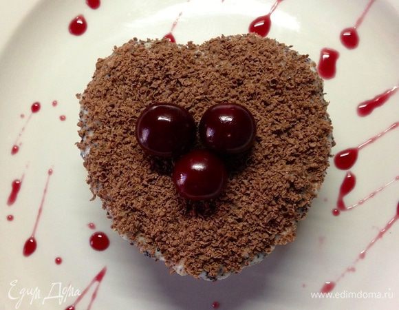 Можно подавать сразу, но лучше, если пирожные постоят какое-то время в холодильнике.