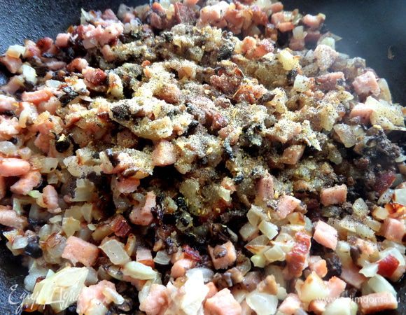 Солим,перчим,добавляем орех мускатный...