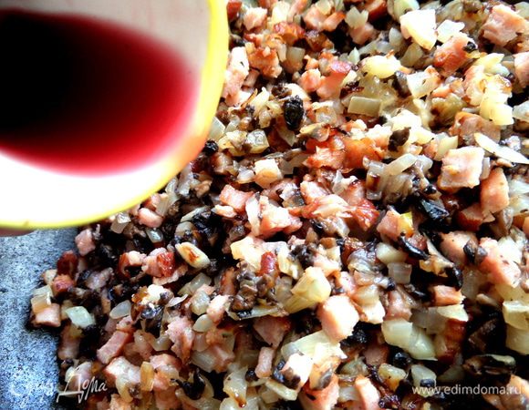 Вливаем вино (у меня как раз французское куплено!)...