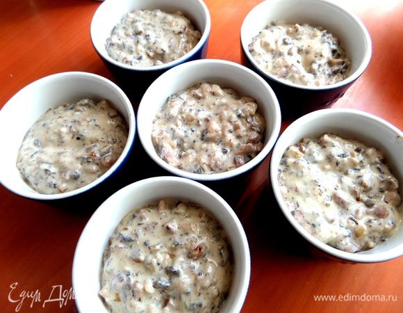 Распределяем массу по 2 ложки с горкой.