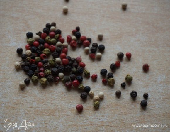 Смесь перцев измельчить. 