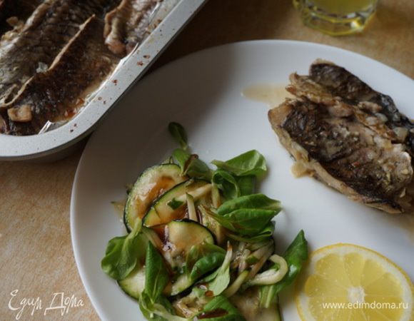 Готовое филе подаем горячим к столу. Не забываем о салатике и лимоне. Это вкусно! Угощайтесь!!!