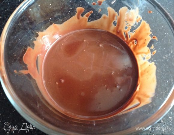 Шоколад растопить, я делала это в микроволновке.