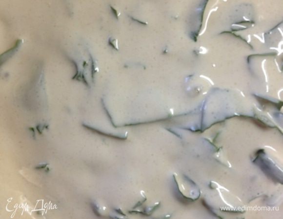 Залить щавель тестом и поставить в уже разогретую духовку на 30 минут до румяной корочки!