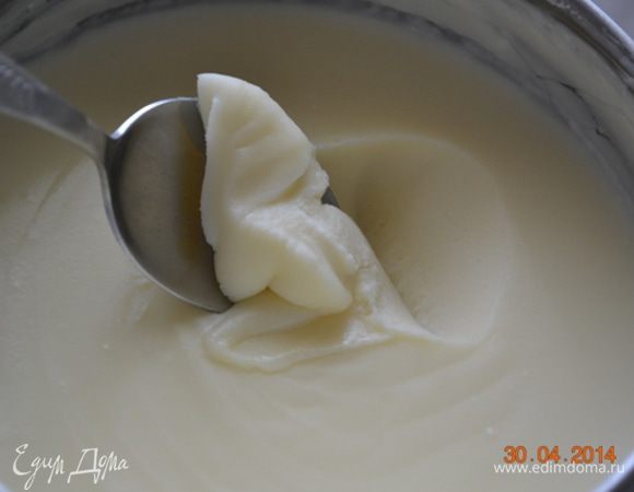 Когда крем остынет, поставьте на ночь в холодильнике и получите вот такой крем как на фото.