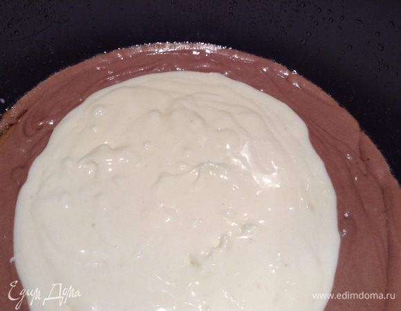 А затем творожную начинку.