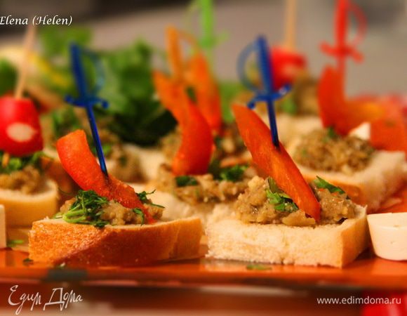 И вот такие мини-бутербродики :) Потом мы пробовали и с черным хлебушком, тоже очень вкусно!!!!