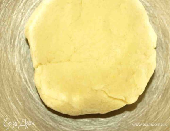 формируем из теста шар и отправляем в холодильник на 20-30 минут