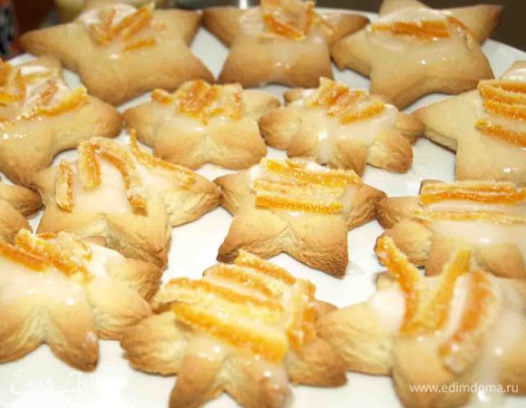 Остывшее печенье покрываем глазурью. Сверху украшаем цукатами (любыми). У меня были апельсиновые.  