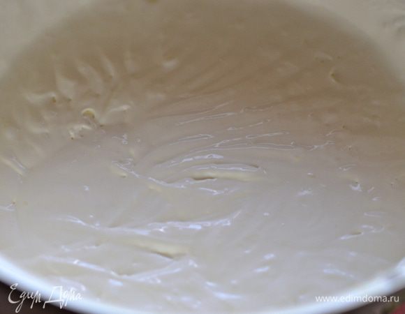 Готовим крем. Взбить сливки до пик. Сливки должны быть только животными для взбивания,как минимум 33 процентов жирности.