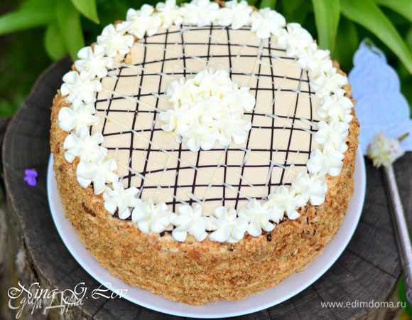 Тортик получился высоким и нарядным.