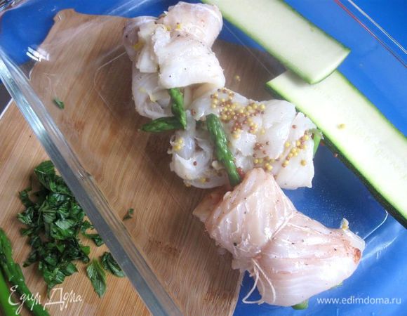 Смазать маслом  и поместить в форму, смазанную маслом. 