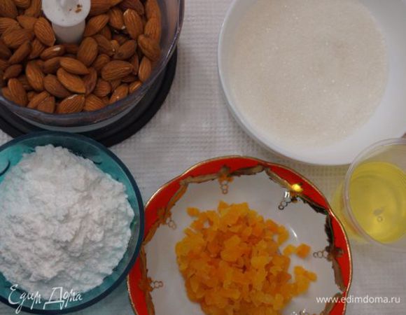 Подготовить ингредиенты. Курагу вымыть, высушить, мелко нарезать.