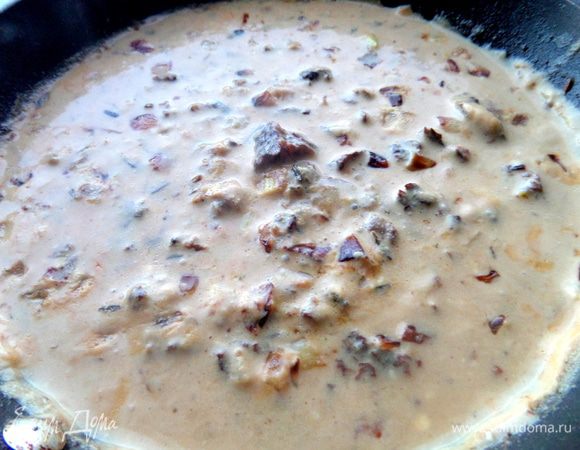 Уварить на медленном огне. Можно уже так подавать с кусочками чернослива, кто любит.