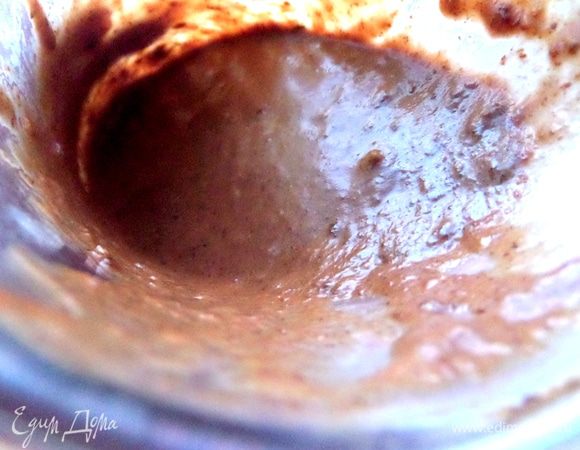 А можно взбить блендером и соус на глазах загустеет, но это мне и понравилось... получилась паста-соус!