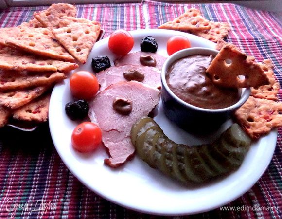 С ветчиной очень вкусно))), проверено!!!