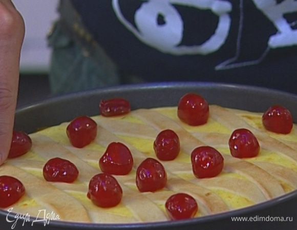 Украсить цукатами.