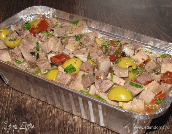 Выложить полученную смесь в форму для террина, разровнять.