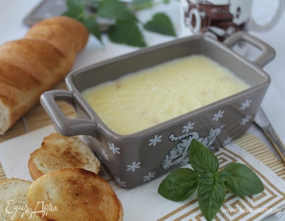 Вылить сыр в емкость с крышкой и дать остыть.
Приятного аппетита!!!