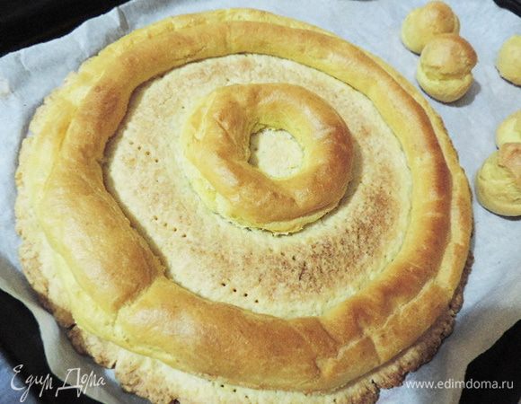 Выпекаем наши заготовки в разогретой до 200 градусов духовке минут 15-20 до появления золотистой корочки (духовку в это время не открывать!). Затем уменьшаем температуру до 170 градусов и выпекаем еще минут 20. Оставляем наши заготовки остывать при комнатной температуре.